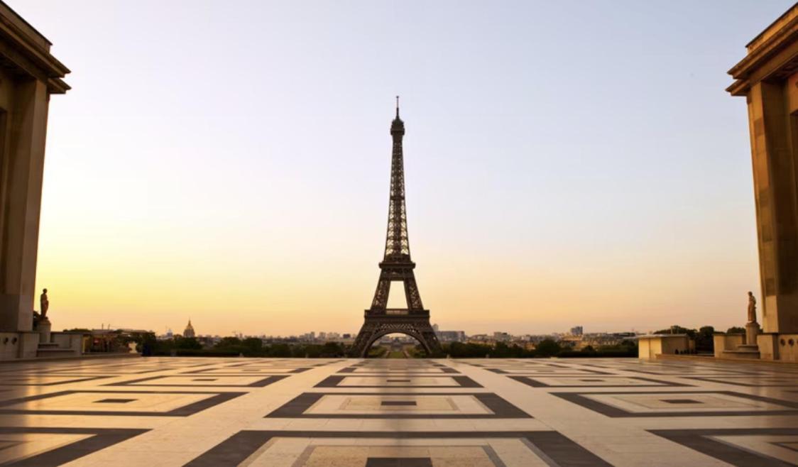Gorgeous Paris Eiffel Tower Apartment Exterior photo