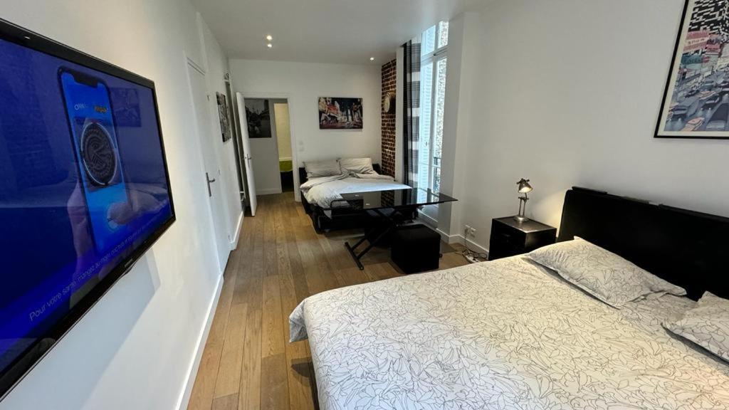 Gorgeous Paris Eiffel Tower Apartment Exterior photo