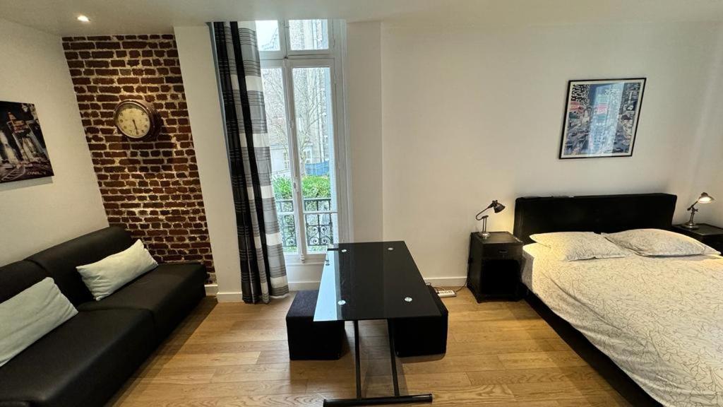 Gorgeous Paris Eiffel Tower Apartment Exterior photo
