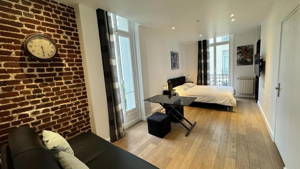 Gorgeous Paris Eiffel Tower Apartment Exterior photo