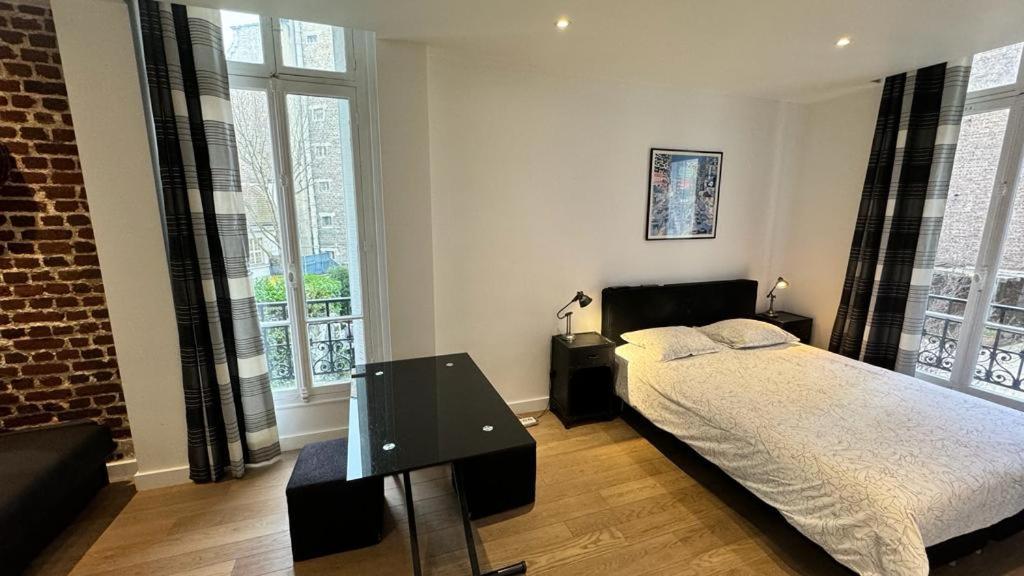 Gorgeous Paris Eiffel Tower Apartment Exterior photo