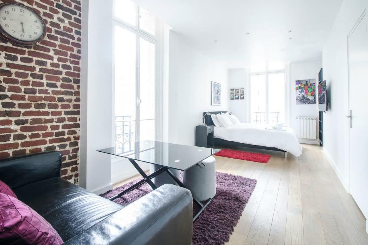 Gorgeous Paris Eiffel Tower Apartment Exterior photo