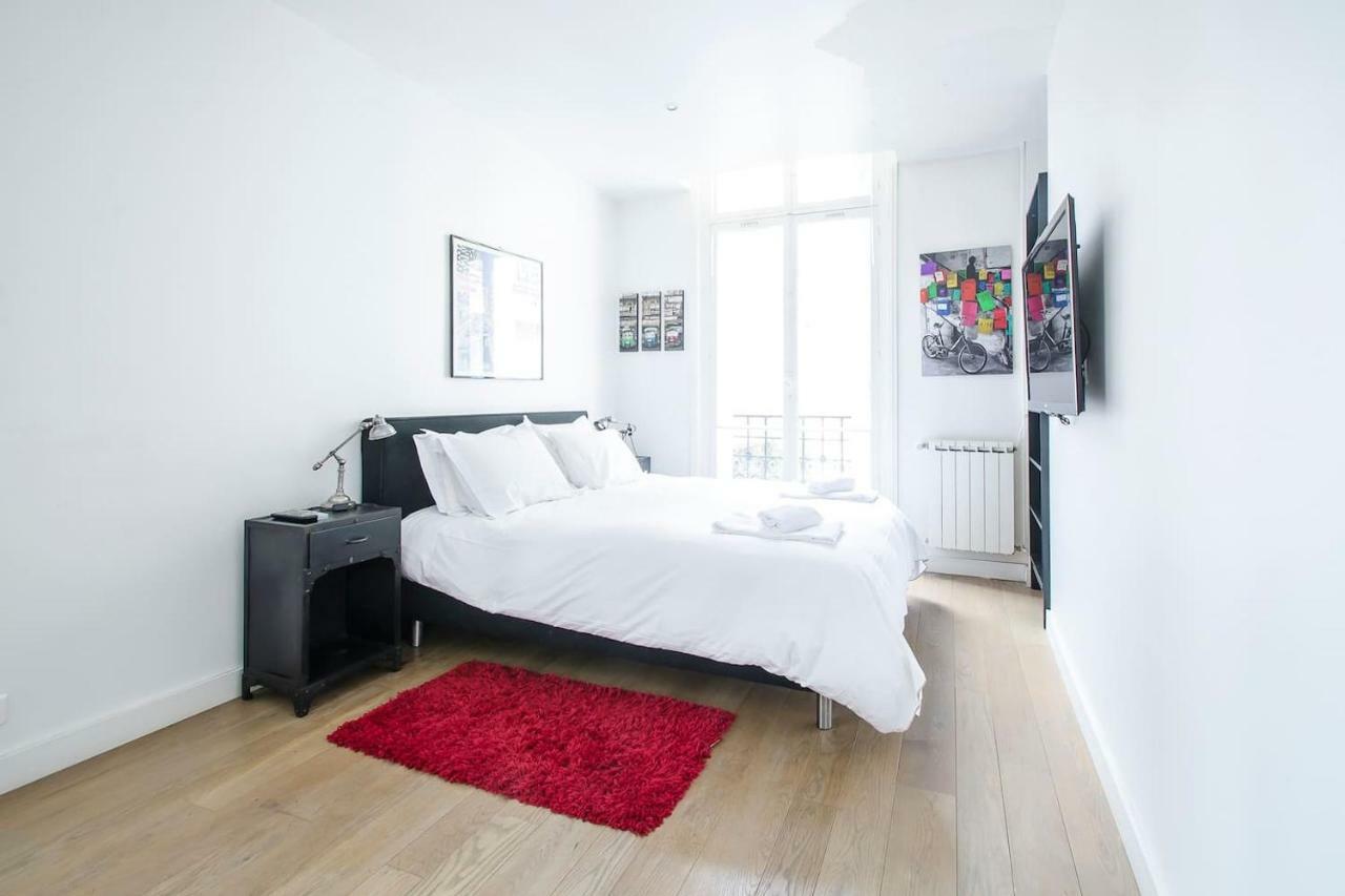 Gorgeous Paris Eiffel Tower Apartment Exterior photo